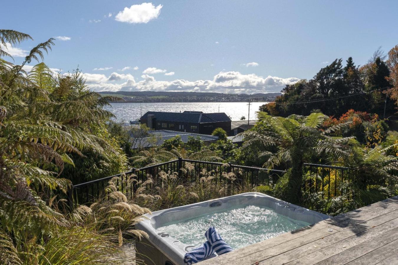 Bayview Lake Taupo Luaran gambar